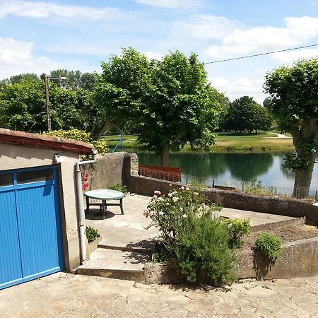 Saint-Pierre-de-Boeuf Le Gite Du Port חדר תמונה