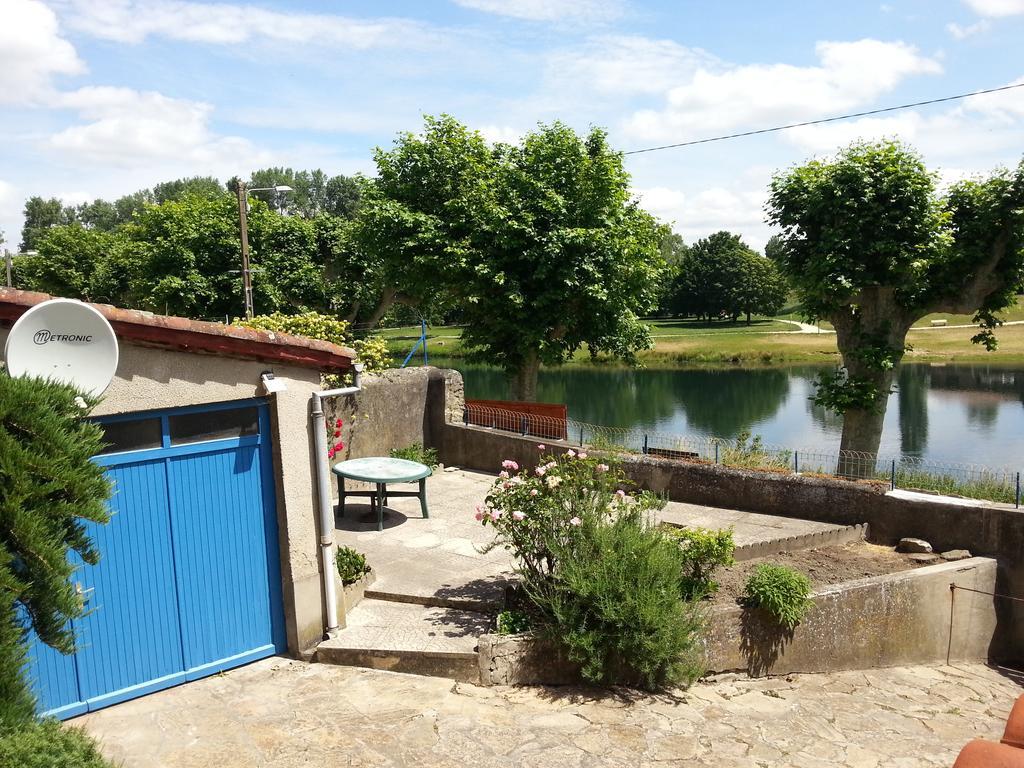 Saint-Pierre-de-Boeuf Le Gite Du Port חדר תמונה